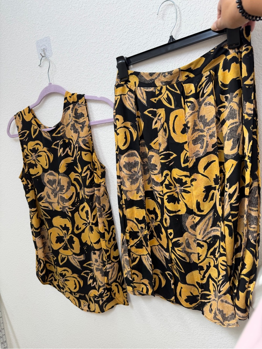 7030 Who What Wear Black & Mustard Floral Skirt Set